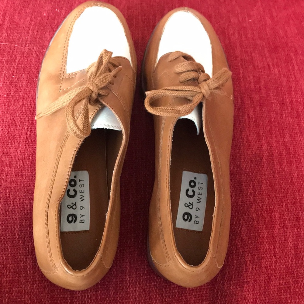 Leather Oxford woman’s shoe